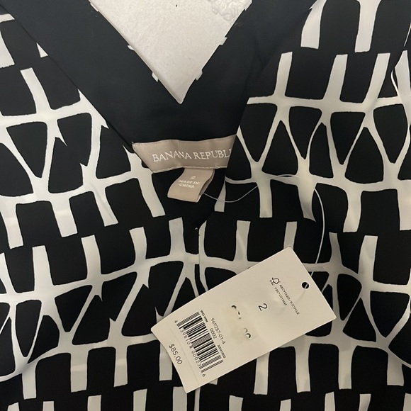 Banana Republjc Black and White Patterned Top - Picture 3 of 3